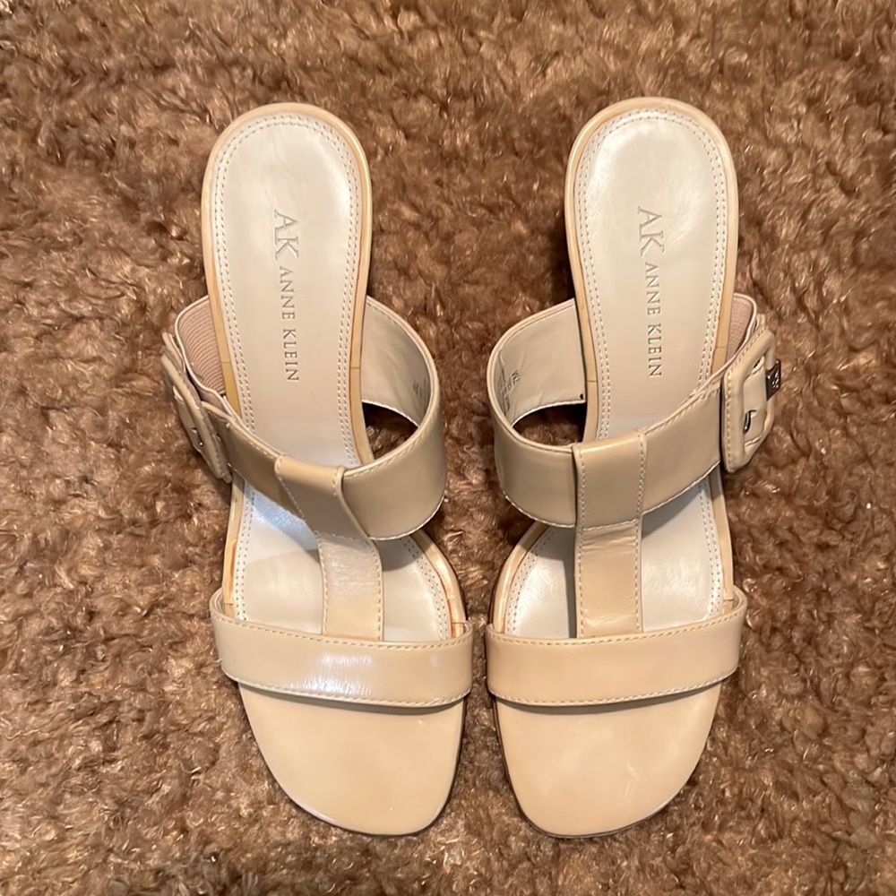 Women’s dress sandals.